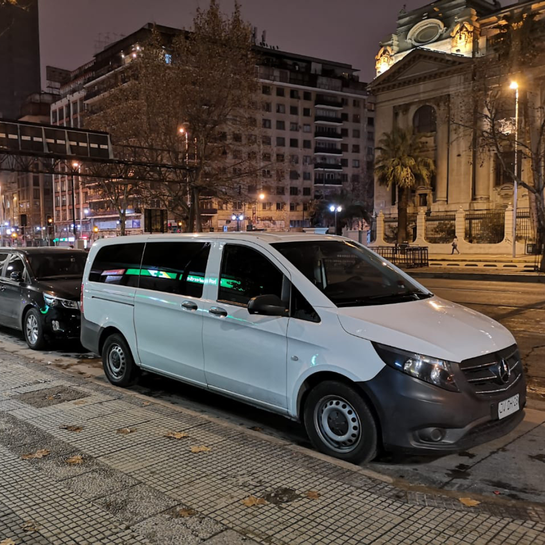 Traslado Aeropuerto VAN XL Privada (de 1 a 7 pasajeros)